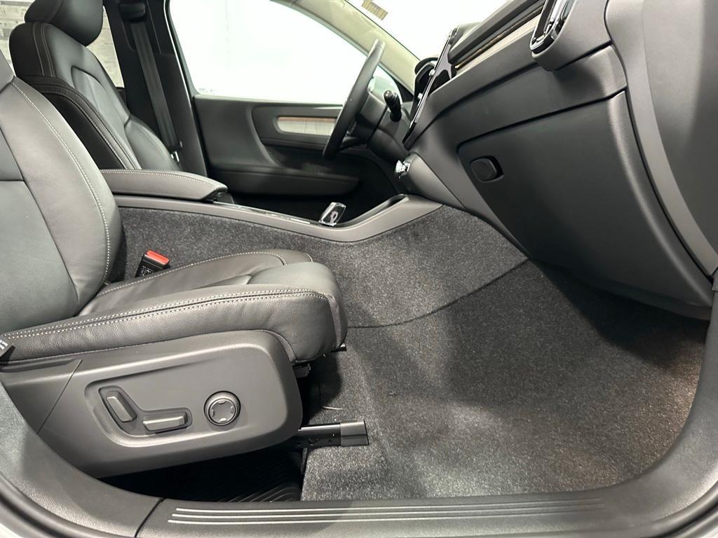 new 2025 Volvo XC40 car, priced at $43,715