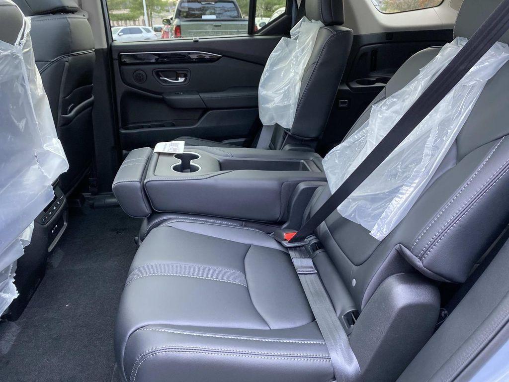 new 2025 Honda Pilot car, priced at $53,450