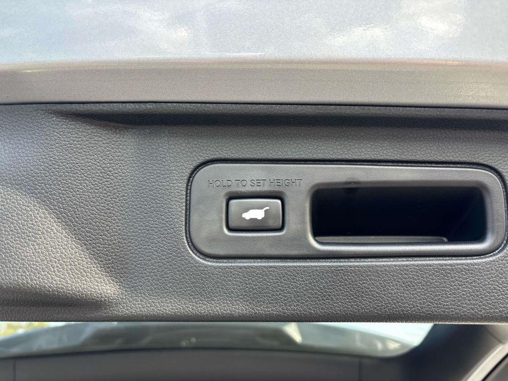 used 2025 Honda Pilot car, priced at $45,462