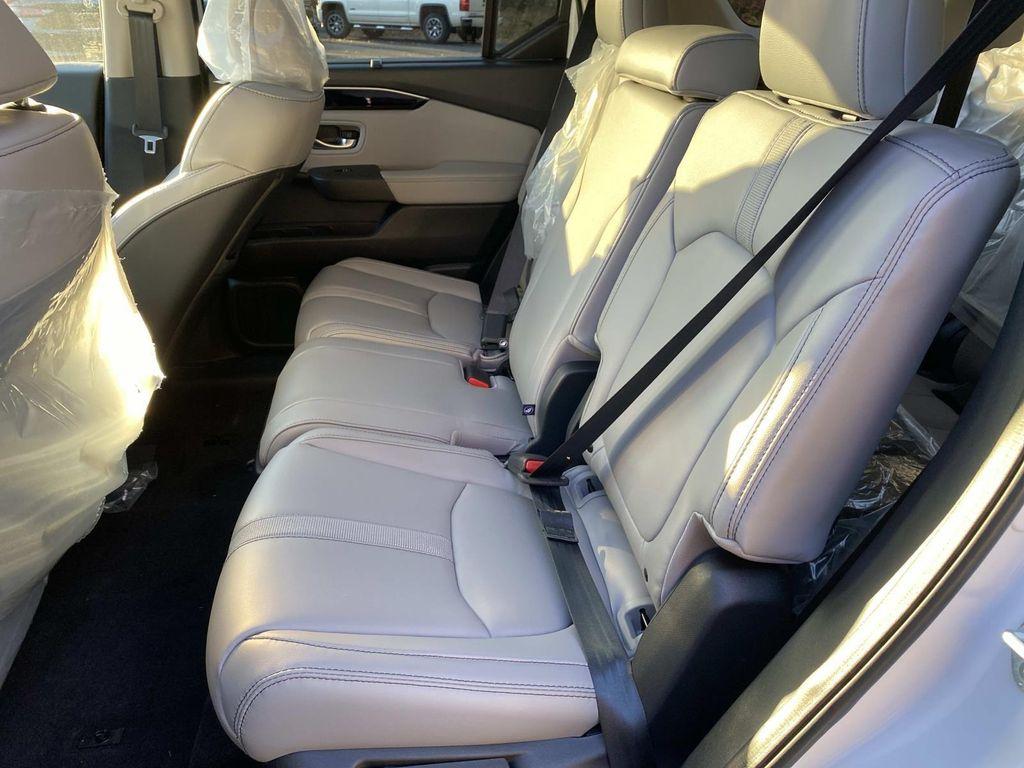 new 2025 Honda Pilot car, priced at $53,450