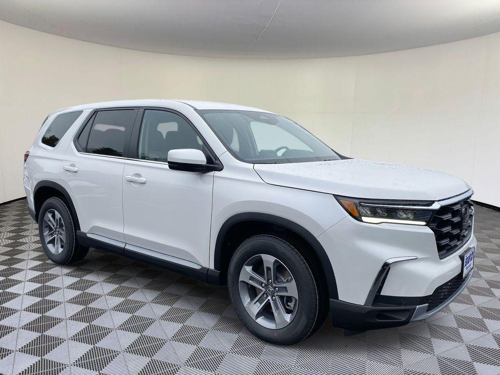 new 2025 Honda Pilot car, priced at $47,550