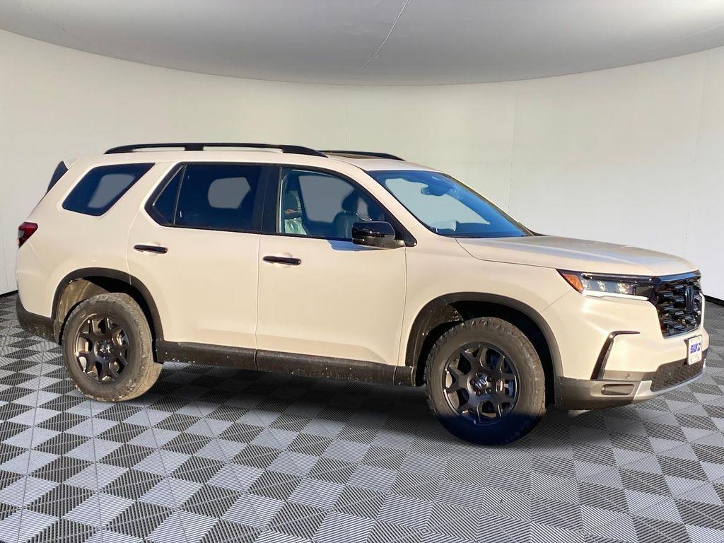 new 2025 Honda Pilot car, priced at $51,350