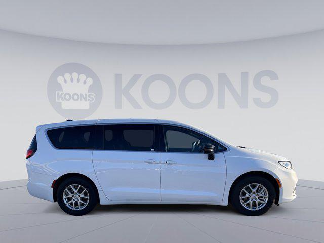 used 2025 Chrysler Pacifica car, priced at $30,500