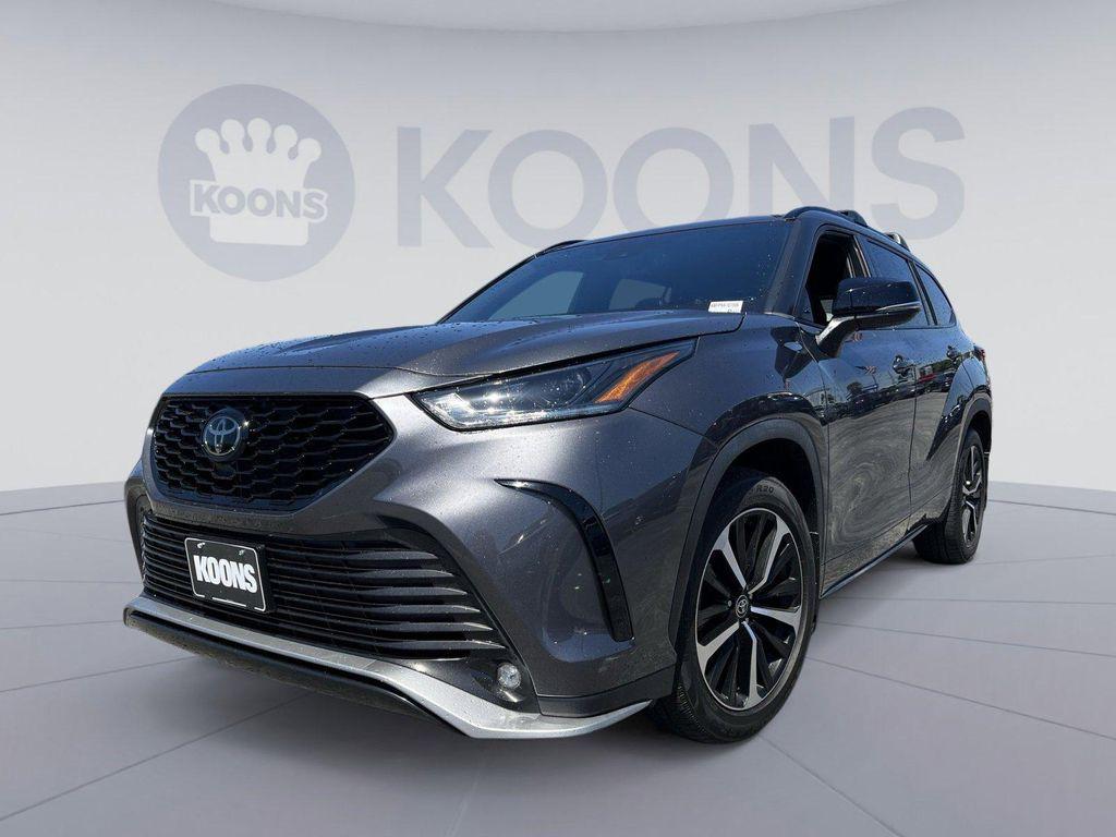 used 2022 Toyota Highlander car, priced at $35,800