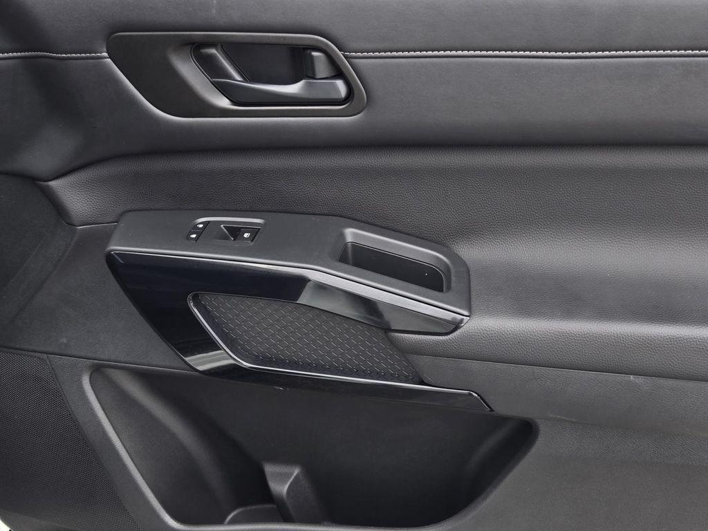 used 2025 Nissan Pathfinder car, priced at $28,900