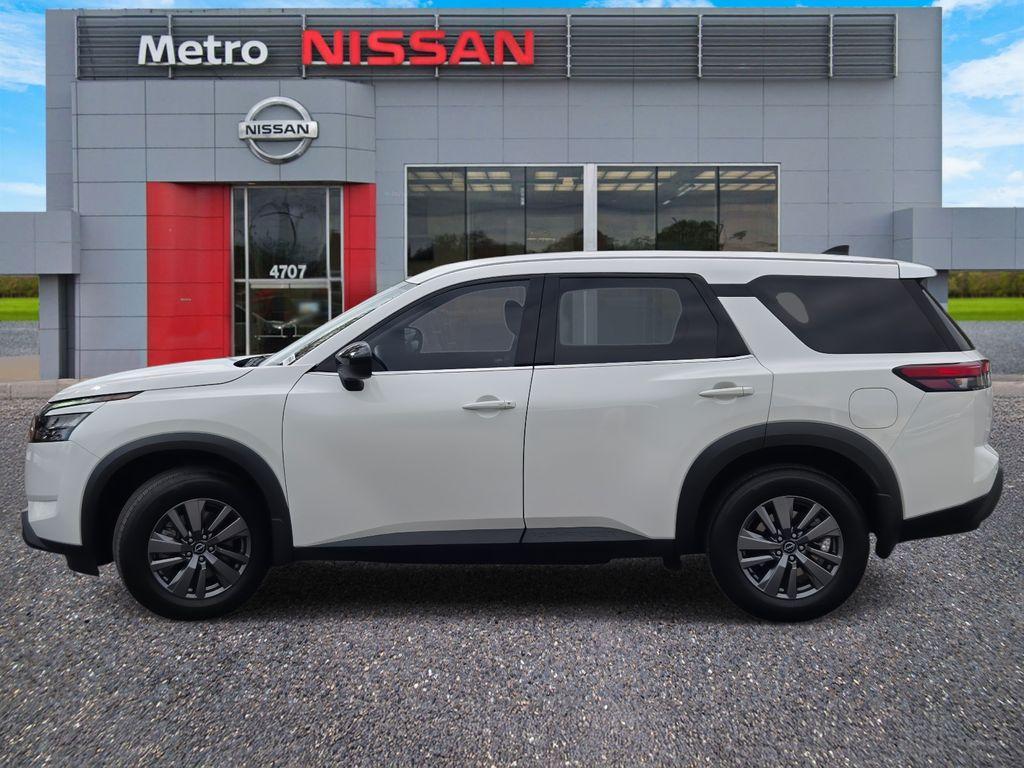 used 2025 Nissan Pathfinder car, priced at $28,900