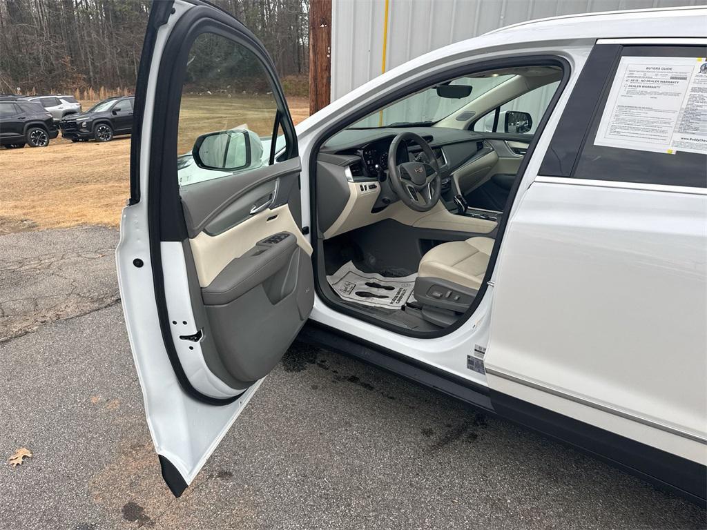 used 2025 Cadillac XT5 car, priced at $36,752