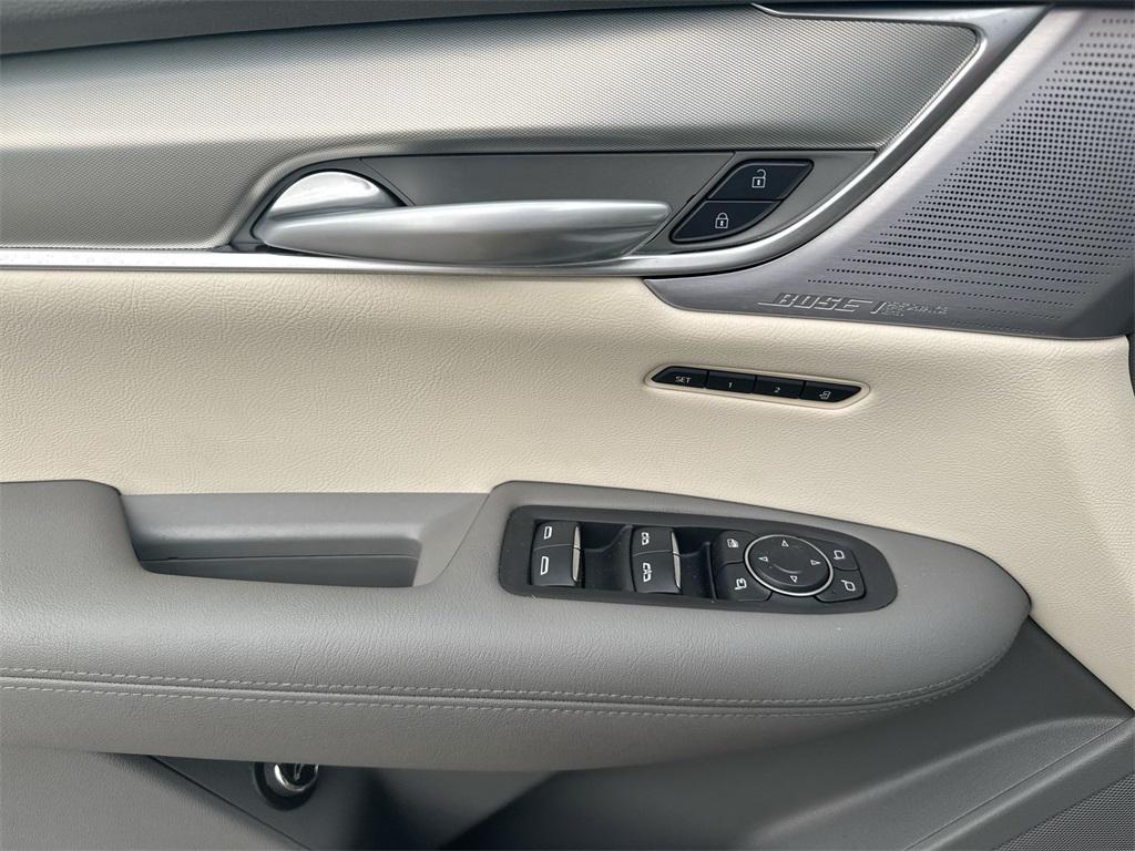 used 2025 Cadillac XT5 car, priced at $36,752