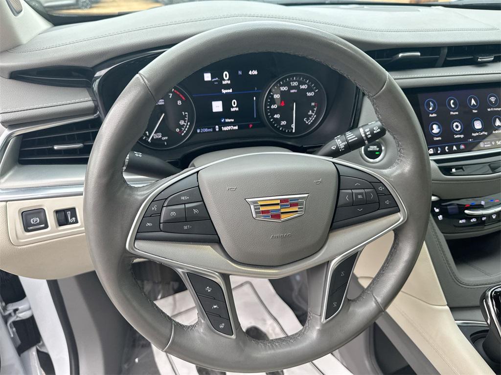 used 2025 Cadillac XT5 car, priced at $36,752