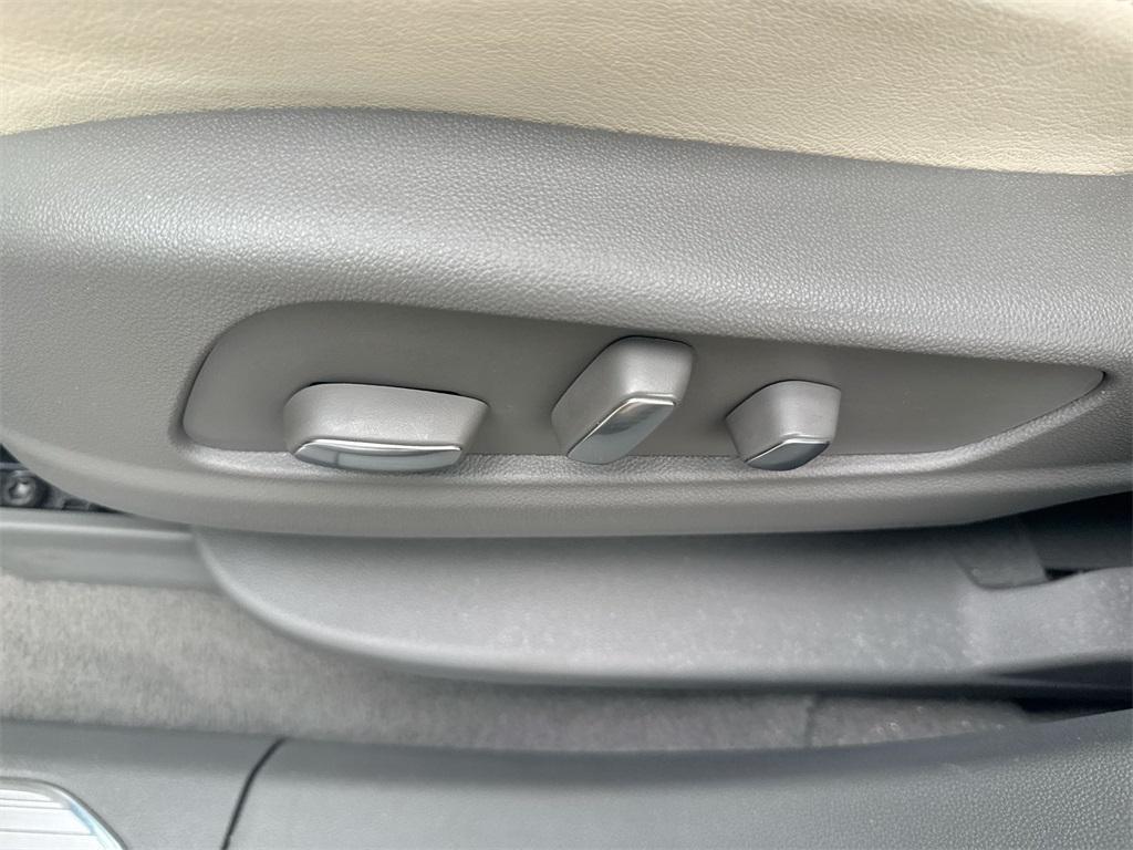 used 2025 Cadillac XT5 car, priced at $36,752