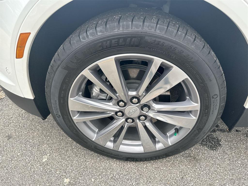 used 2025 Cadillac XT5 car, priced at $36,752