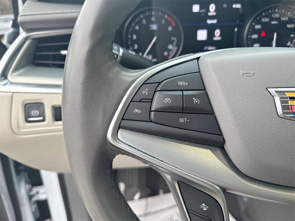 used 2025 Cadillac XT5 car, priced at $36,752