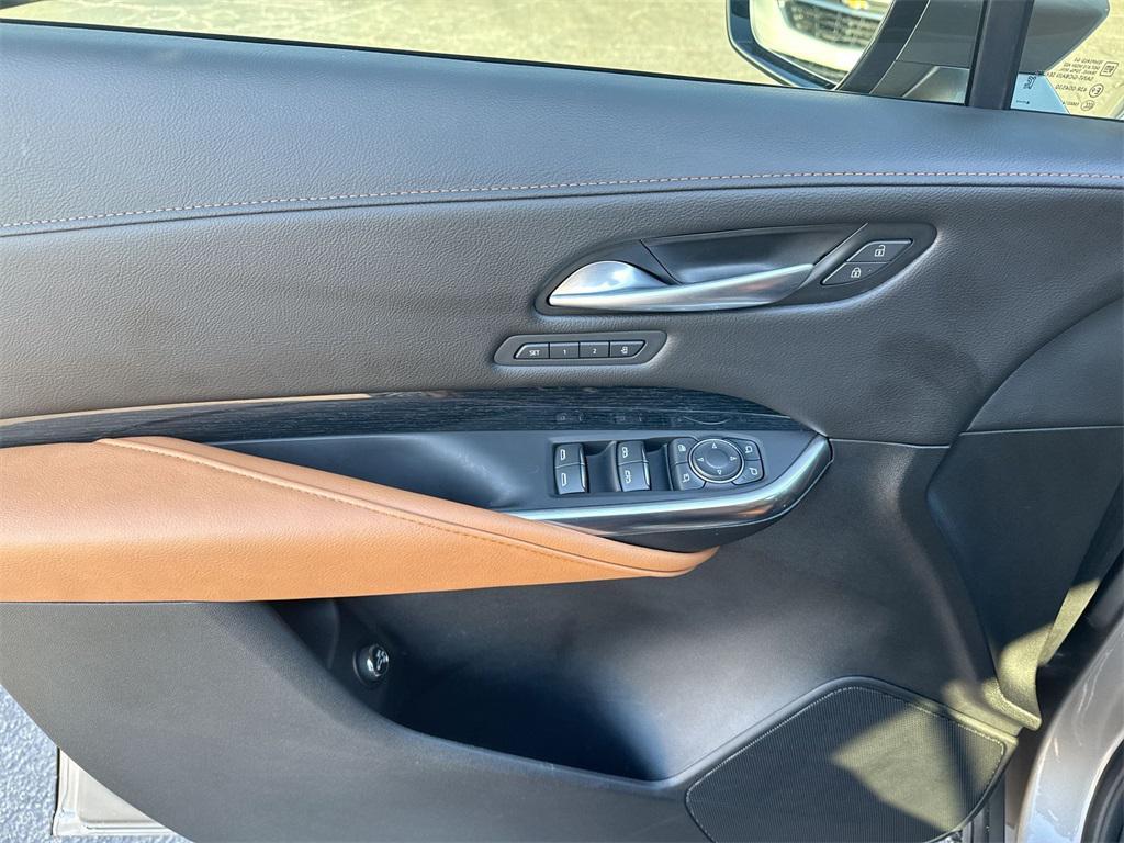 used 2025 Cadillac XT4 car, priced at $36,933