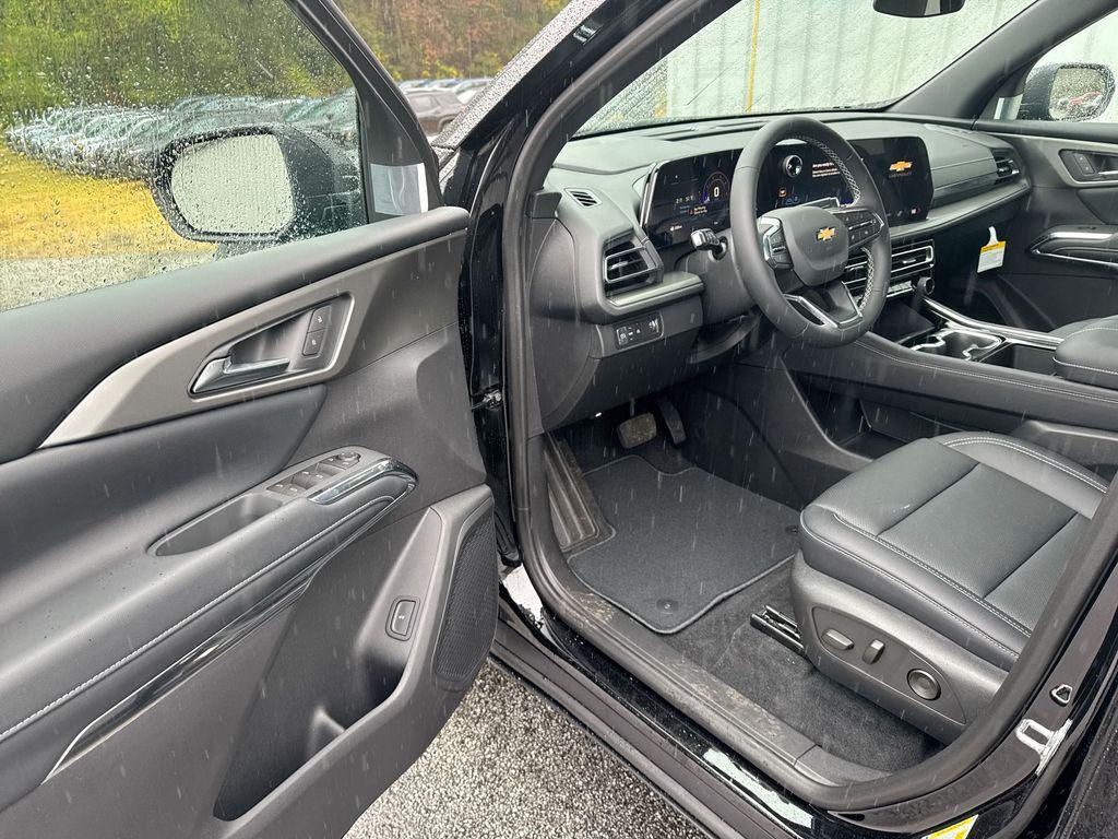 new 2026 Chevrolet Traverse car, priced at $42,695