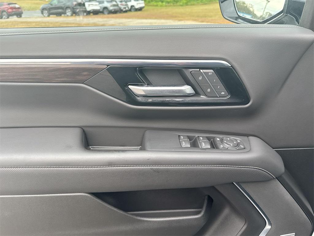 new 2025 Chevrolet Suburban car, priced at $74,028