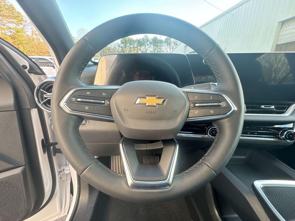 new 2026 Chevrolet Equinox car, priced at $29,925