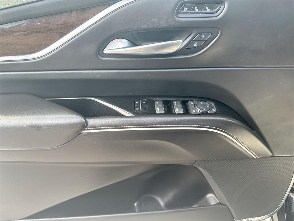 used 2022 Cadillac Escalade ESV car, priced at $54,995