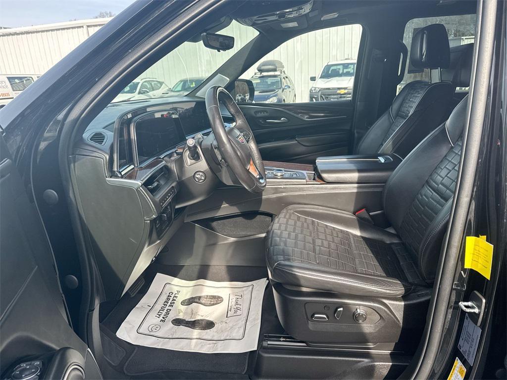 used 2022 Cadillac Escalade ESV car, priced at $54,995
