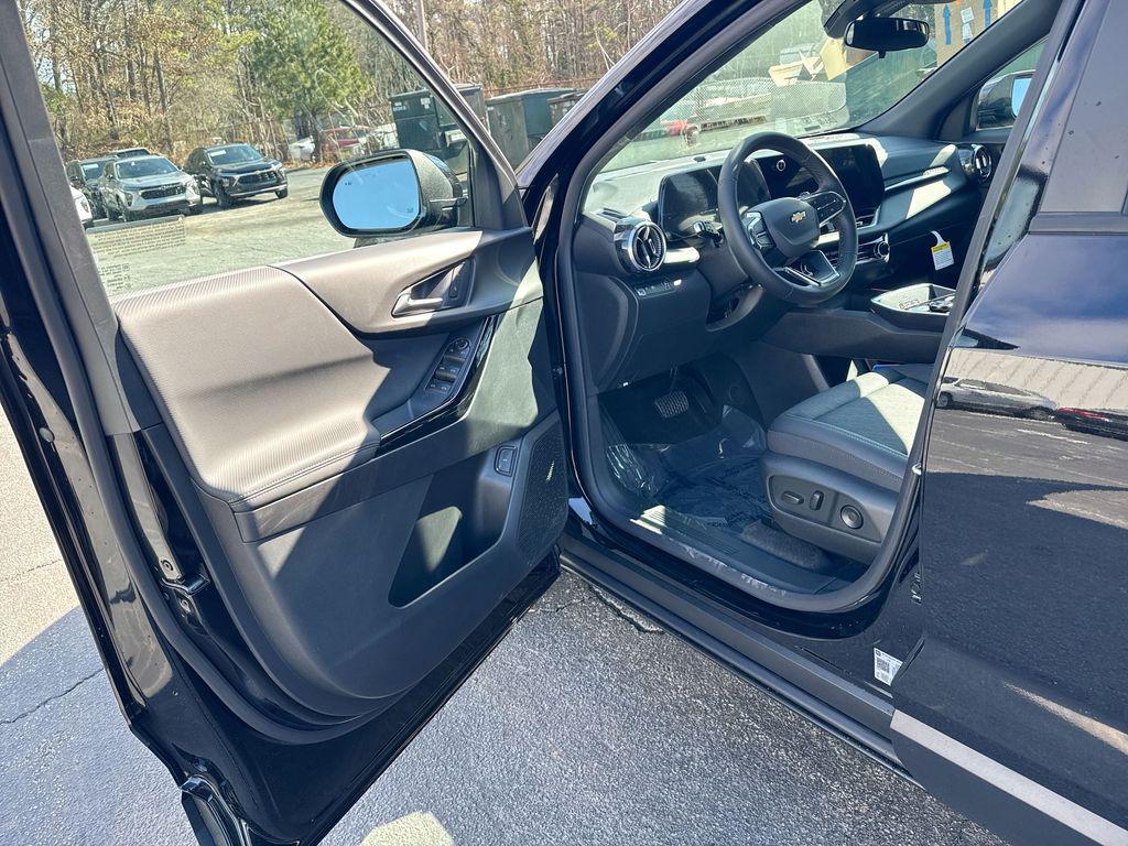 new 2026 Chevrolet Equinox car, priced at $32,203