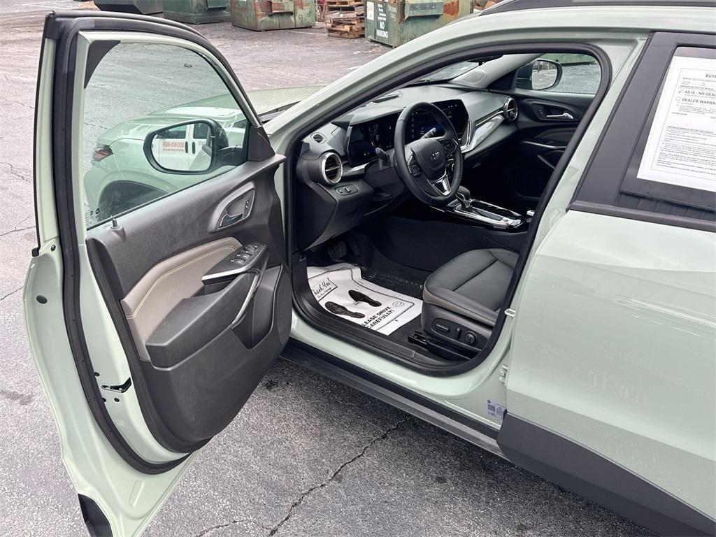 used 2025 Chevrolet Trax car, priced at $23,922