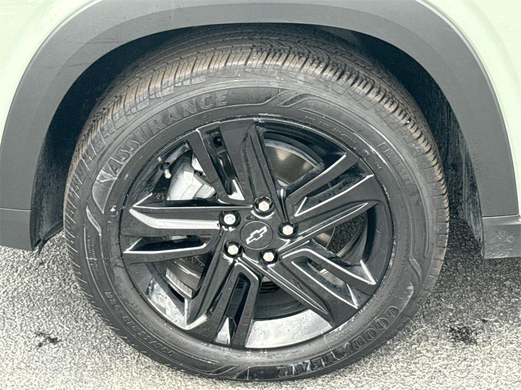 used 2025 Chevrolet Trax car, priced at $23,922