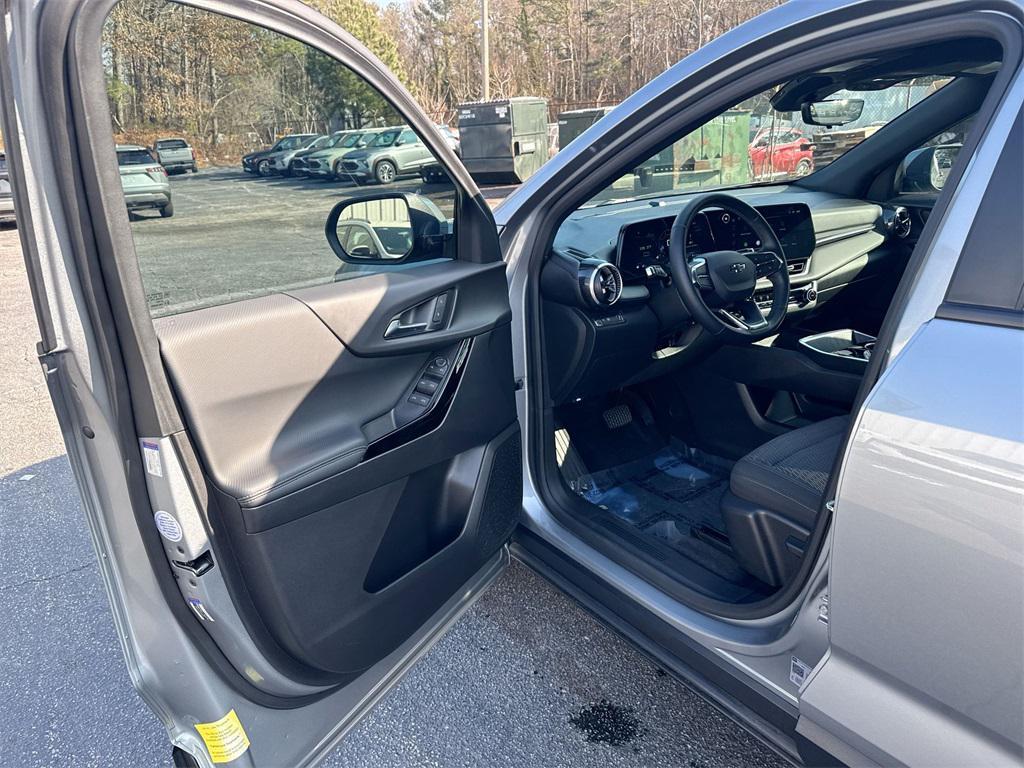 used 2025 Chevrolet Equinox car, priced at $23,621