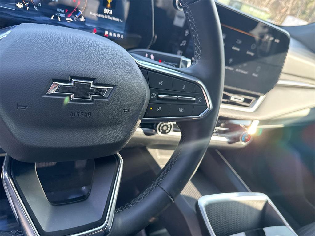 used 2025 Chevrolet Equinox car, priced at $23,621