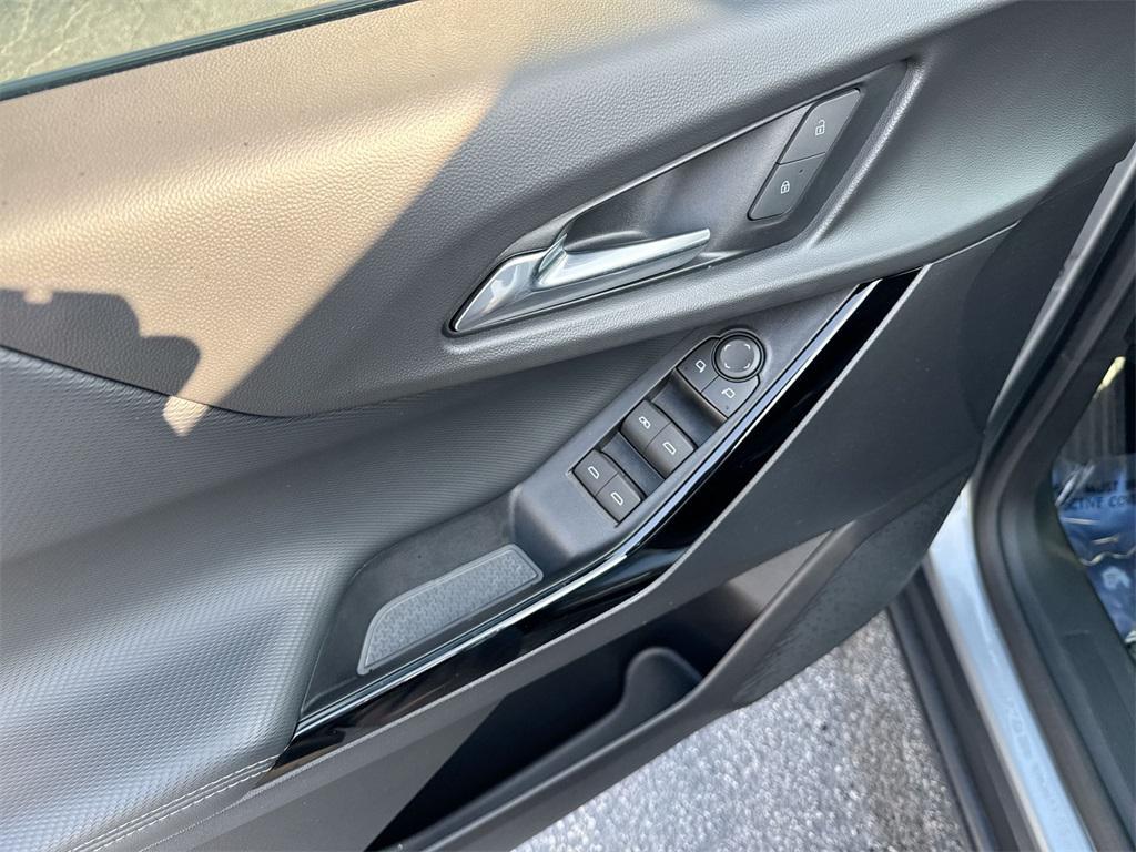 used 2025 Chevrolet Equinox car, priced at $23,621