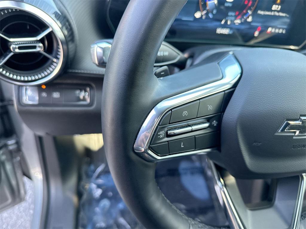 used 2025 Chevrolet Equinox car, priced at $23,621