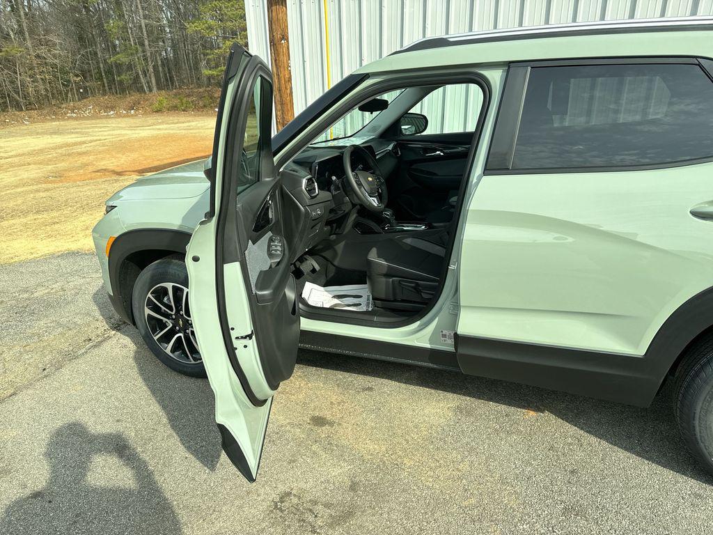 new 2026 Chevrolet TrailBlazer car, priced at $28,681