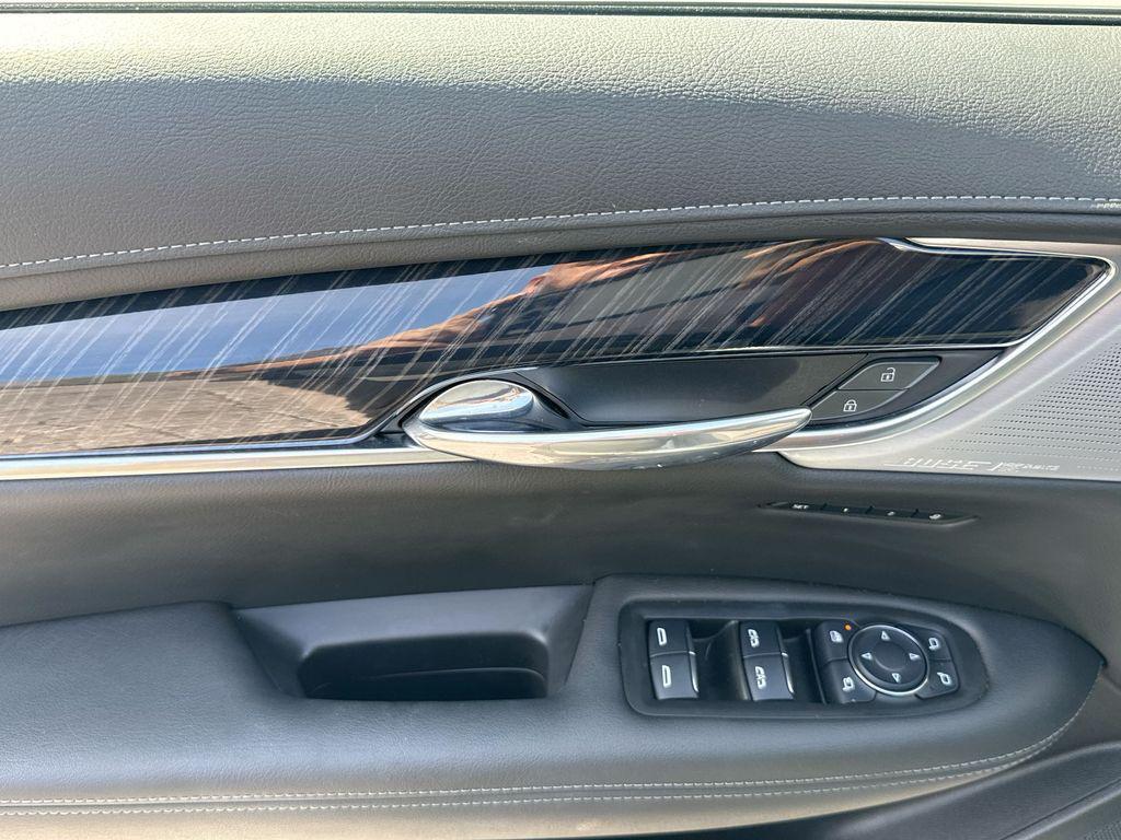 used 2025 Cadillac XT6 car, priced at $41,981