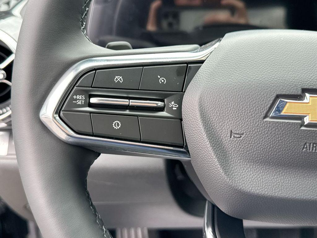 new 2026 Chevrolet Equinox car, priced at $31,175