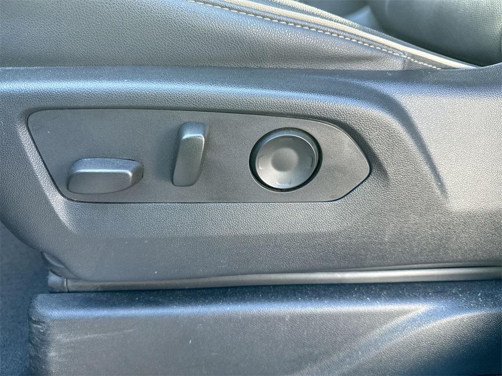 used 2024 GMC Yukon XL car, priced at $54,881