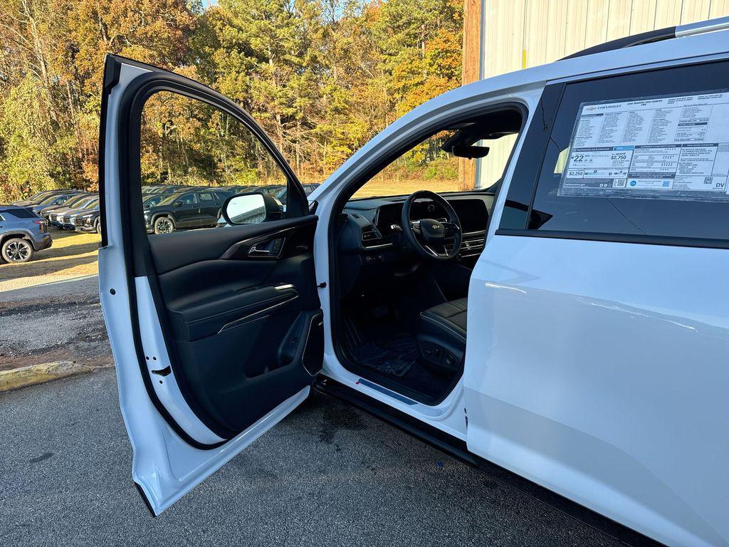 new 2026 Chevrolet Traverse car, priced at $56,990