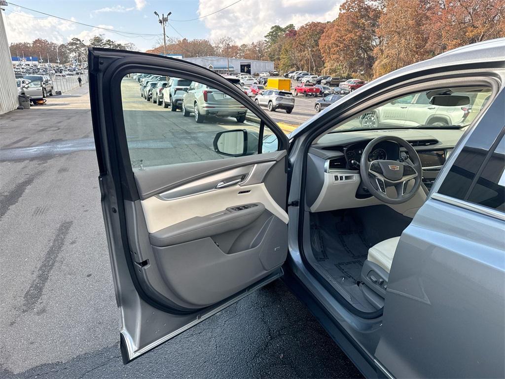 used 2024 Cadillac XT5 car, priced at $33,525