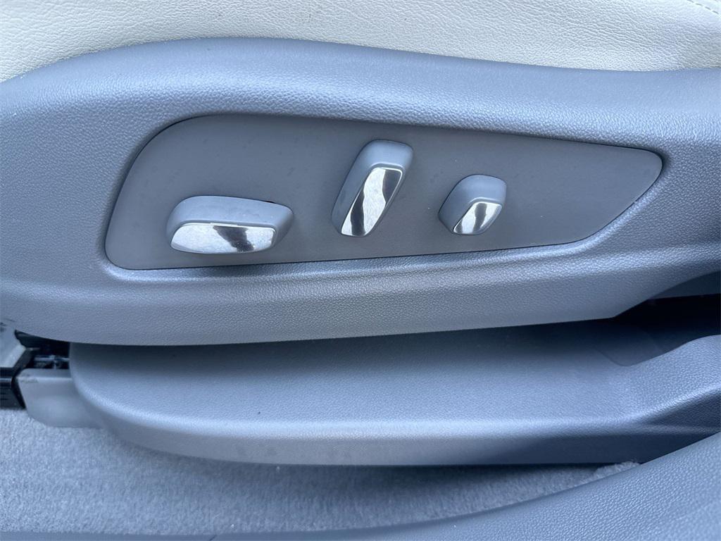 used 2024 Cadillac XT5 car, priced at $33,525