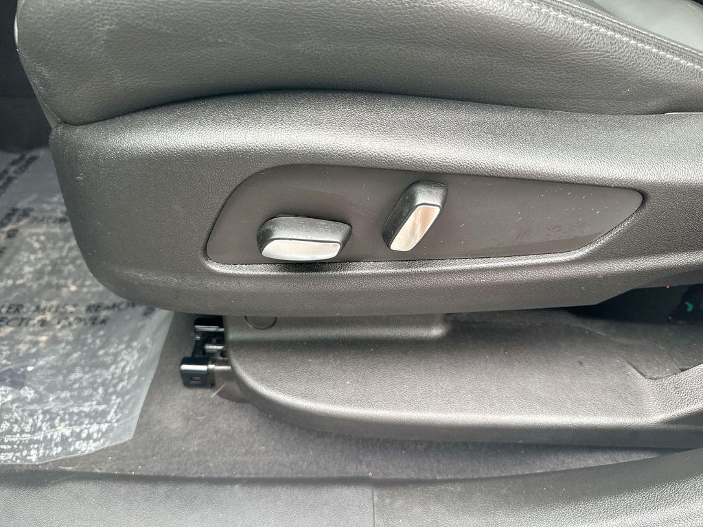 used 2023 Cadillac XT6 car, priced at $29,133