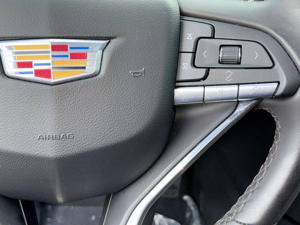 used 2024 Cadillac XT6 car, priced at $31,942