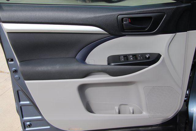 used 2019 Toyota Highlander car, priced at $20,900