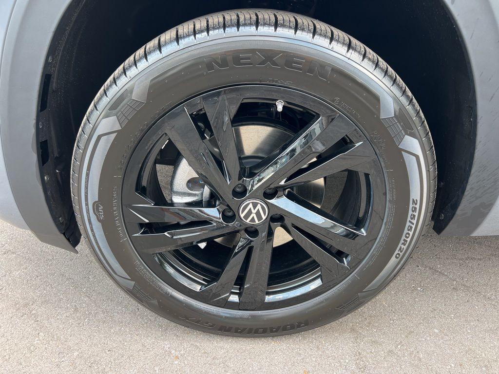 new 2026 Volkswagen Atlas Cross Sport car, priced at $53,688