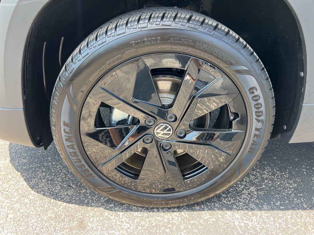 new 2025 Volkswagen Taos car, priced at $33,076