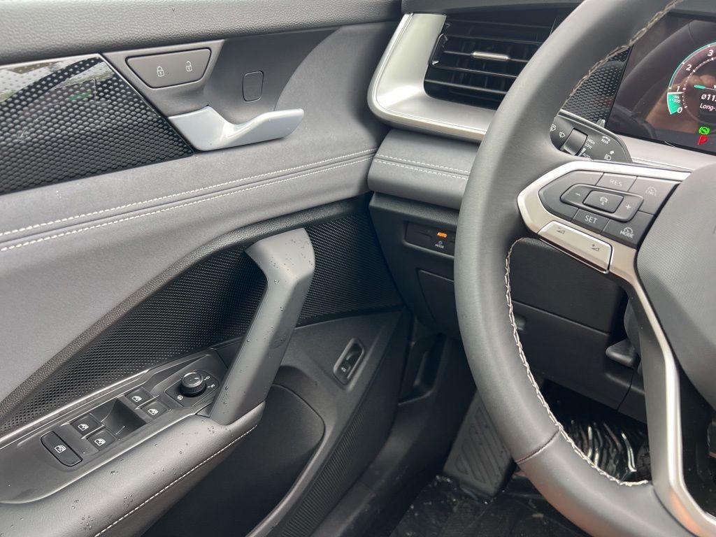 new 2026 Volkswagen Tiguan car, priced at $37,101