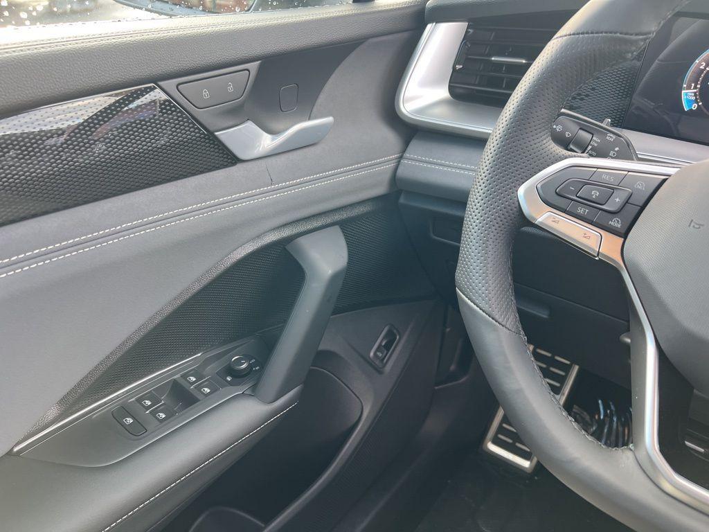 new 2026 Volkswagen Tiguan car, priced at $39,837