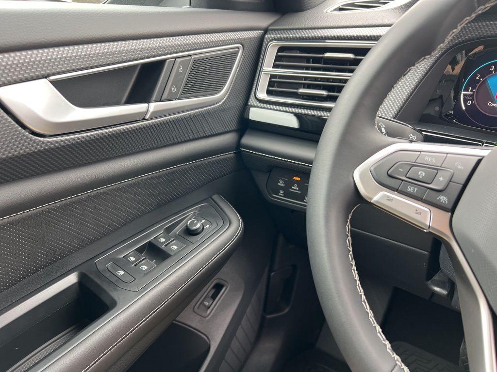 new 2026 Volkswagen Atlas Cross Sport car, priced at $50,917