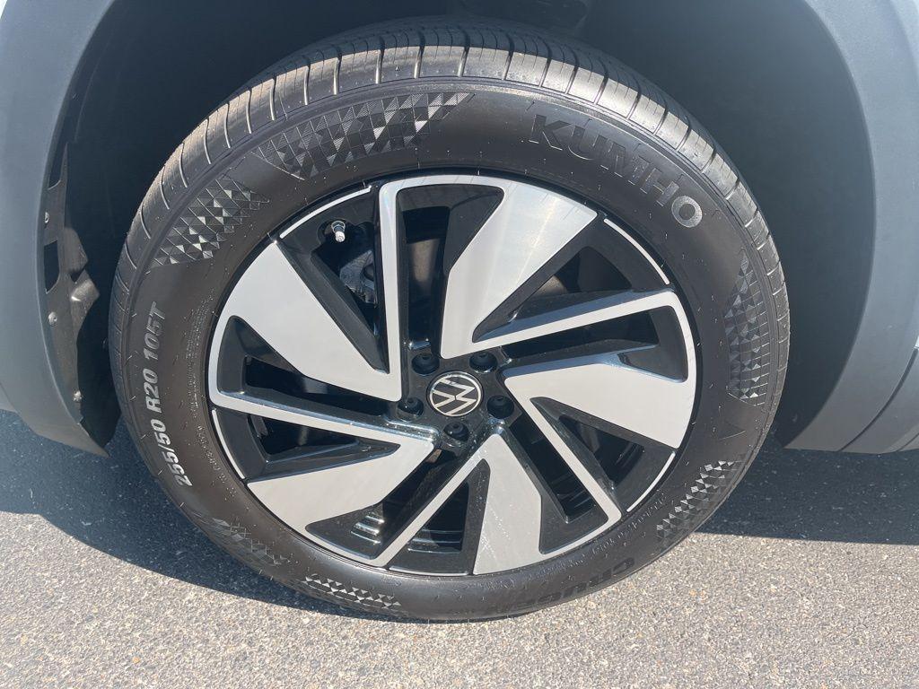 new 2026 Volkswagen Atlas car, priced at $46,552