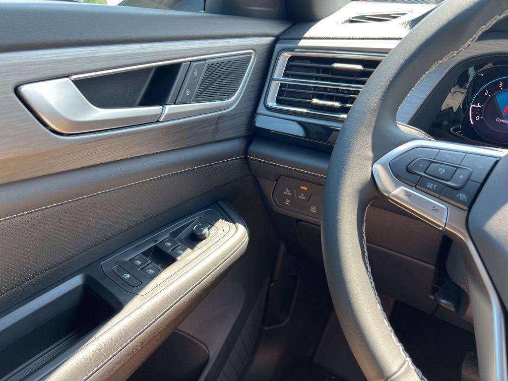 new 2026 Volkswagen Atlas Cross Sport car, priced at $40,781