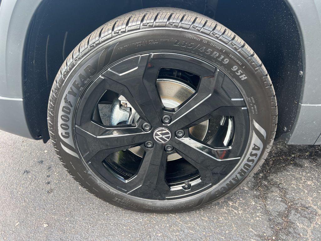 new 2025 Volkswagen Taos car, priced at $37,511