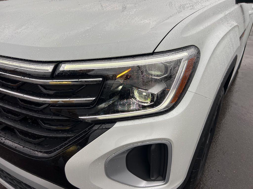 new 2026 Volkswagen Atlas car, priced at $51,883