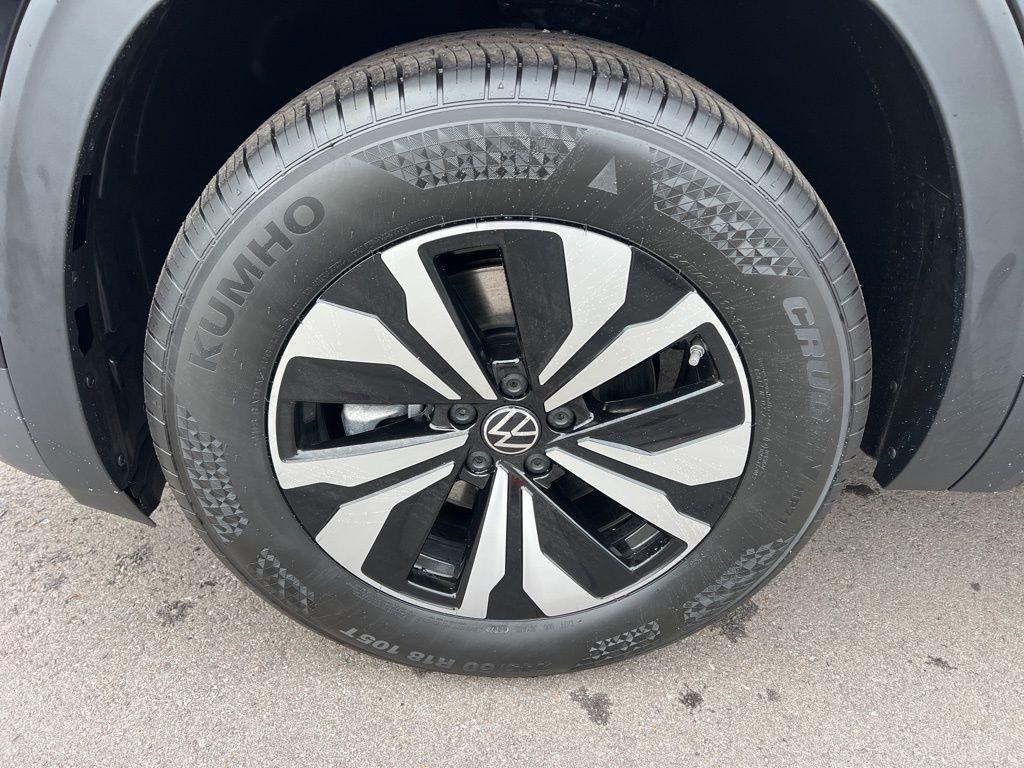 new 2026 Volkswagen Atlas car, priced at $41,902