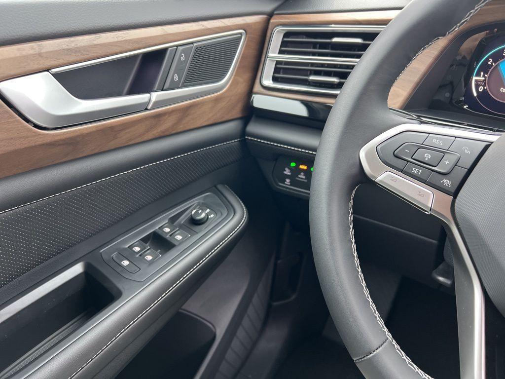 new 2026 Volkswagen Atlas car, priced at $41,902